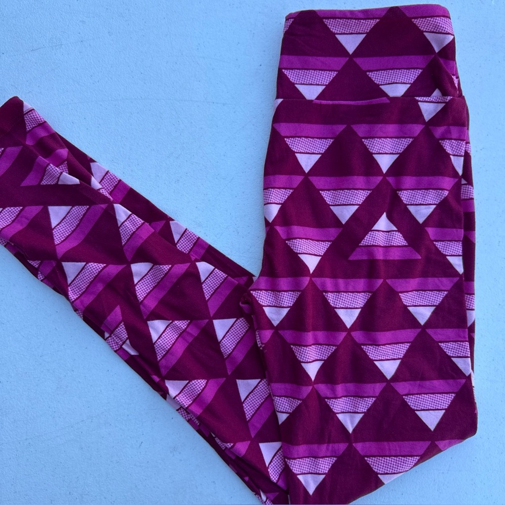 NWOT LuLaRoe OS One Size Purple and Pink Geometric Leggings